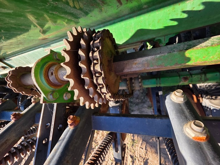 john-deere-450-image-11