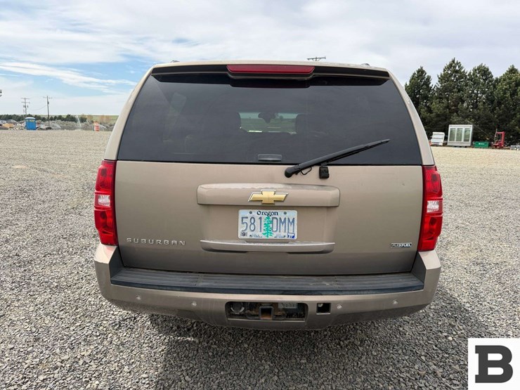 2007-chevrolet-suburban-1500-image-4