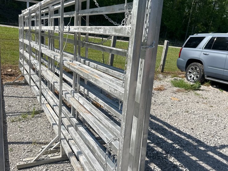 #1045-•-(5)-free-standing-panels-image-2