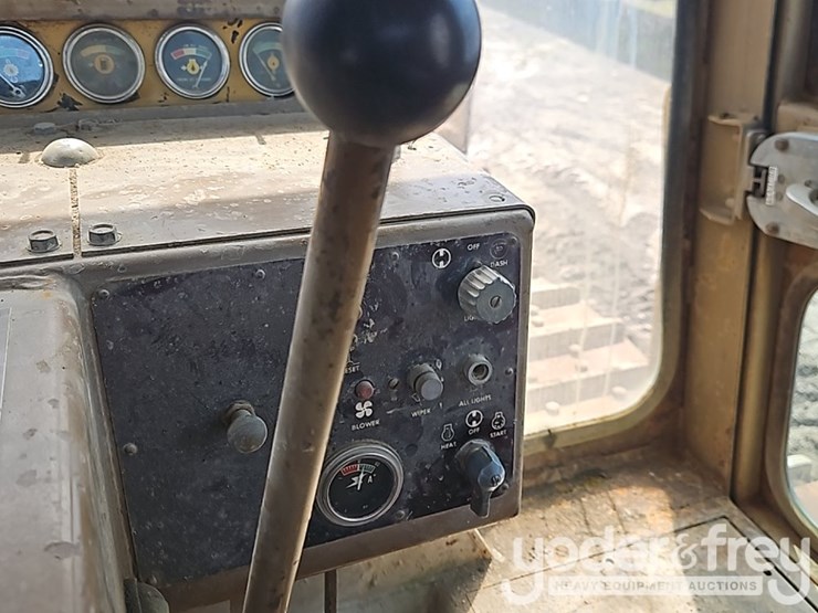 1981-caterpillar-d9h-image-36