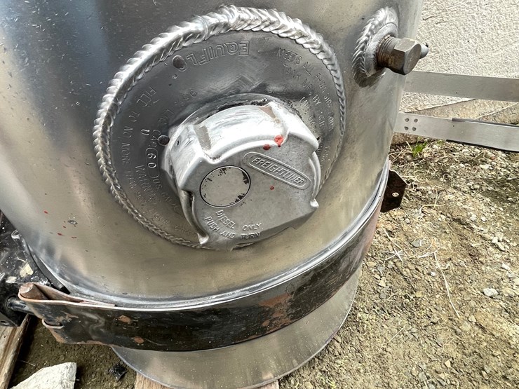 #10381-•-freightliner-stainless-steel-fuel/oil-combo-tank-image-5