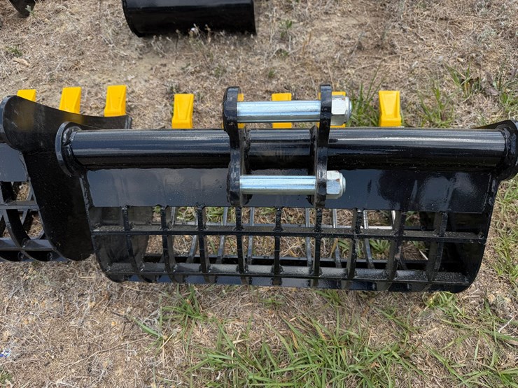 #600-•-#599-•-rock-bucket-for-mini-excavator-image-3