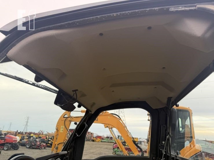 2022-john-deere-gator-xuv-835m-image-16