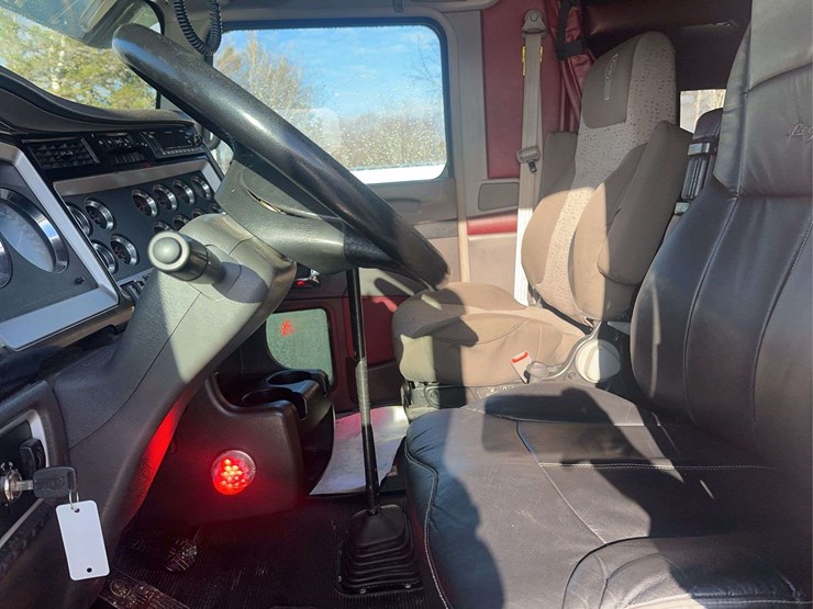 2022-kenworth-t800-image-25