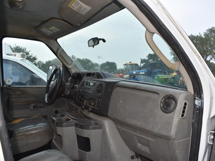 2013-ford-e350-image-8