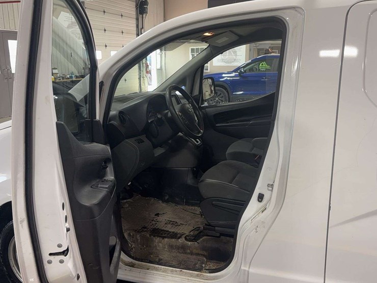 2021-nissan-nv200-image-9