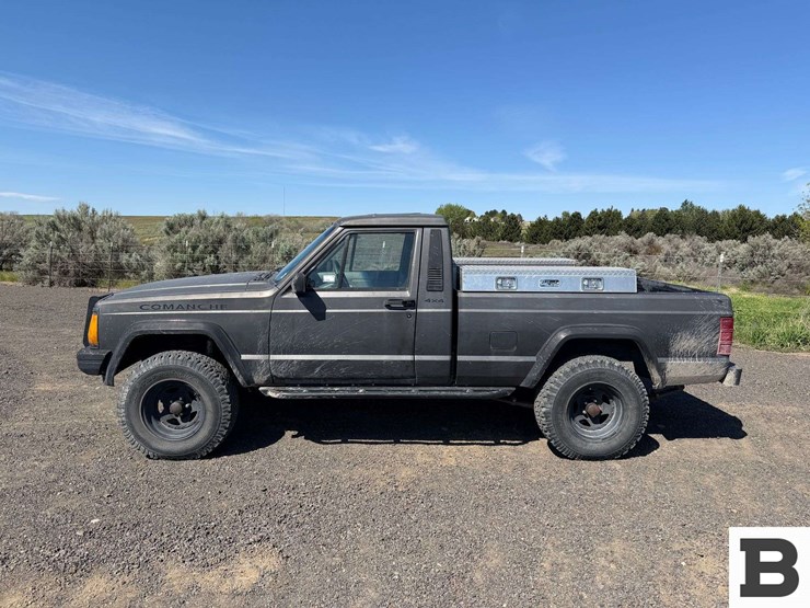 1989-jeep-comanche-pickup-image-2