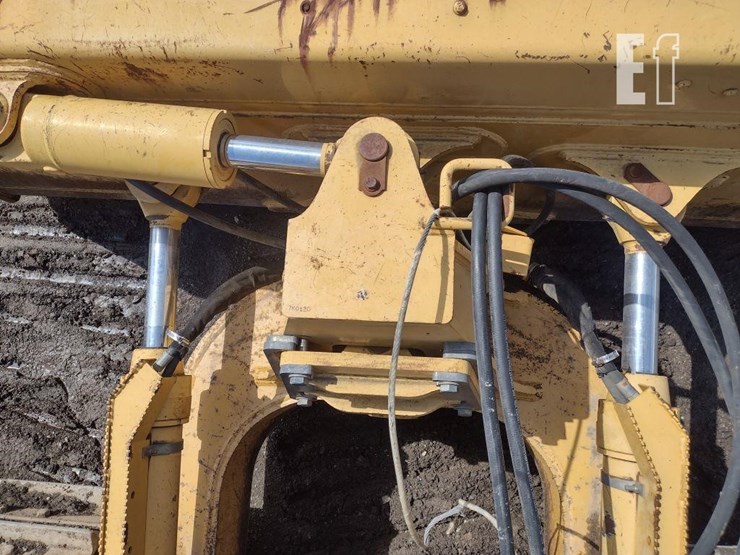 2008-deere-750j-lt-image-23