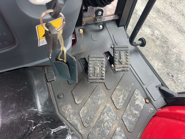 2023-mahindra-emax-25l-image-23