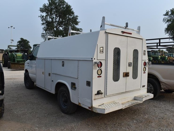 2011-ford-e350-image-4