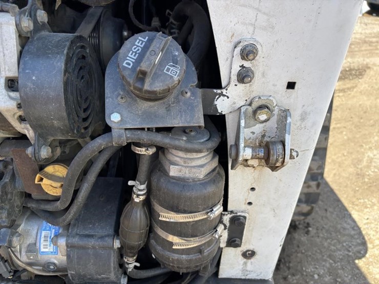 2016-bobcat-t650-image-35