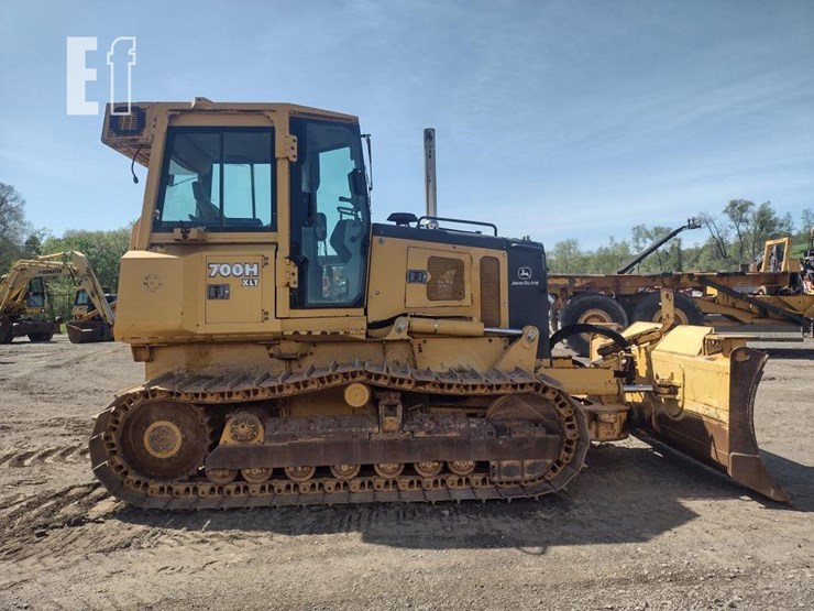 2004-deere-700h-image-3