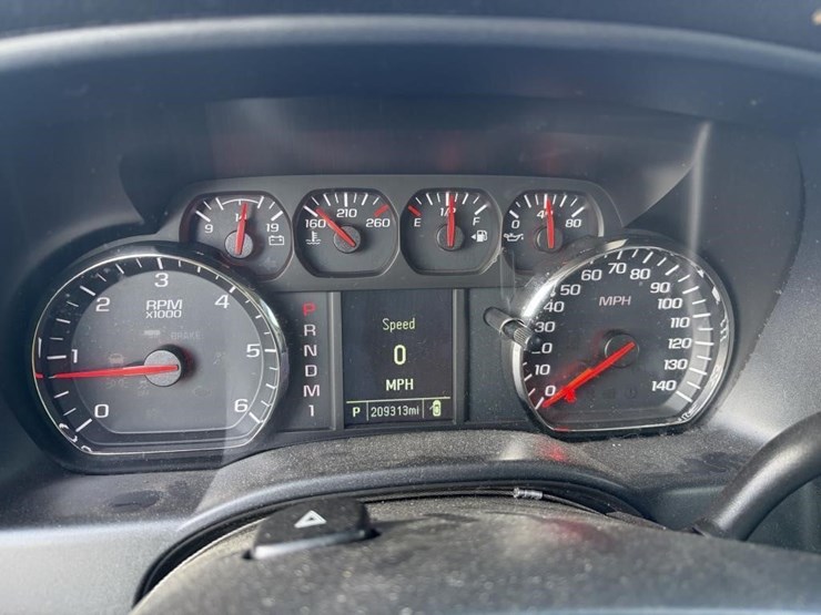 2016-chevrolet-silverado-2500-image-14