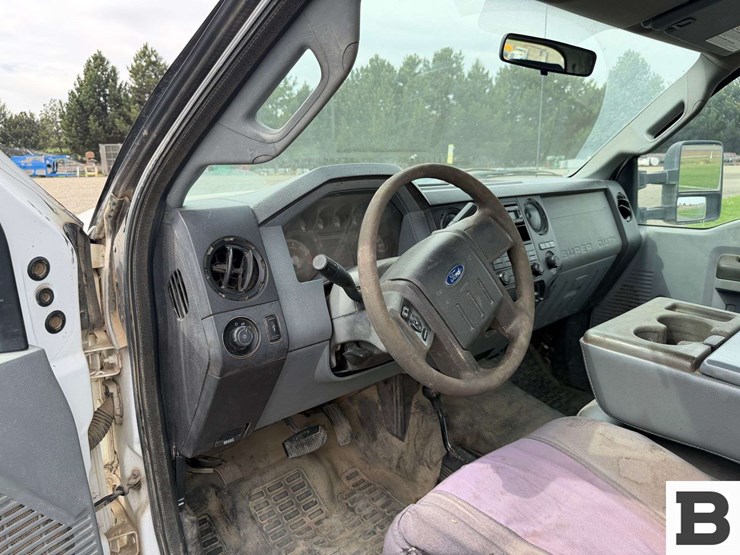 2011-ford-f350-image-27