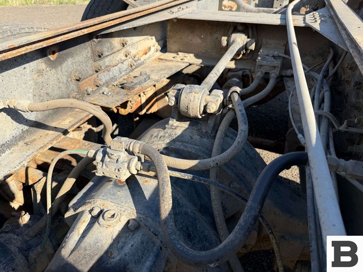 1998-international-f-4900-cab-&-chassis-truck-image-21