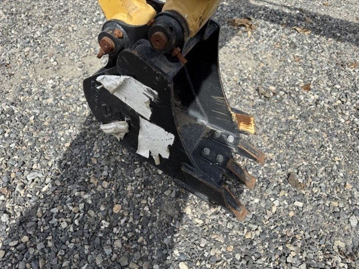 2017-caterpillar-301.7d-image-9