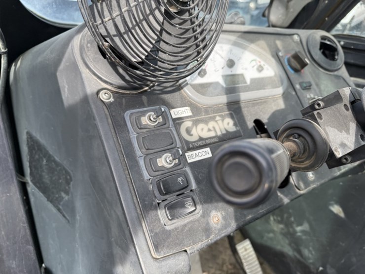 2014-genie-gth844-image-27