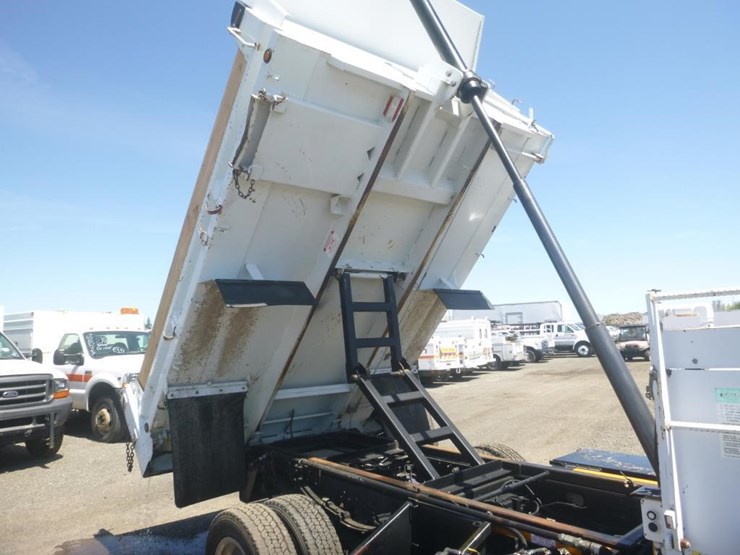 2011-ford-f550-image-10