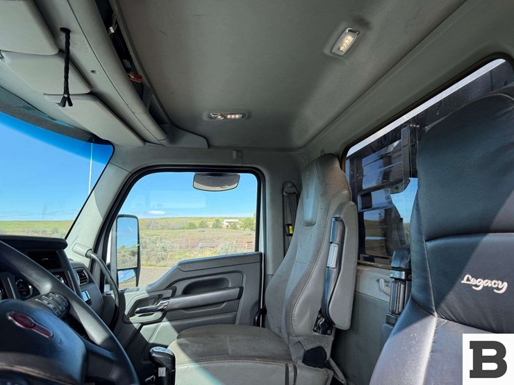 2017-kenworth-t880-image-60