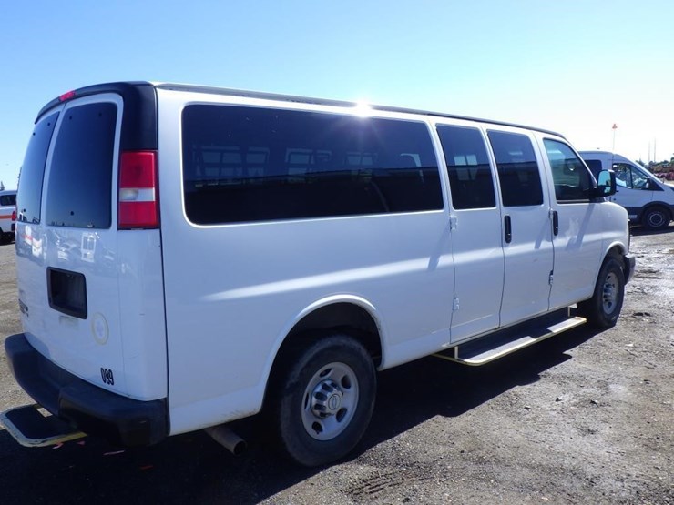 2015-chevrolet-express-3500-image-3