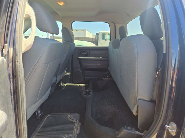 2016-ram-2500-tradesman-crew-cab-/-lwb-4d-image-11