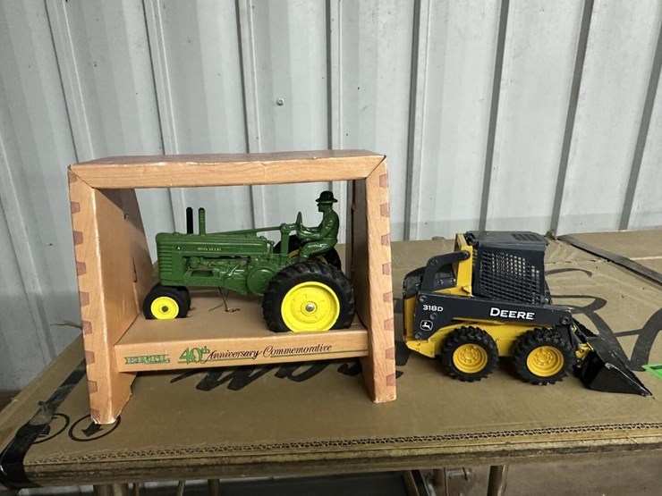 vintage-toy-tractors-image-1