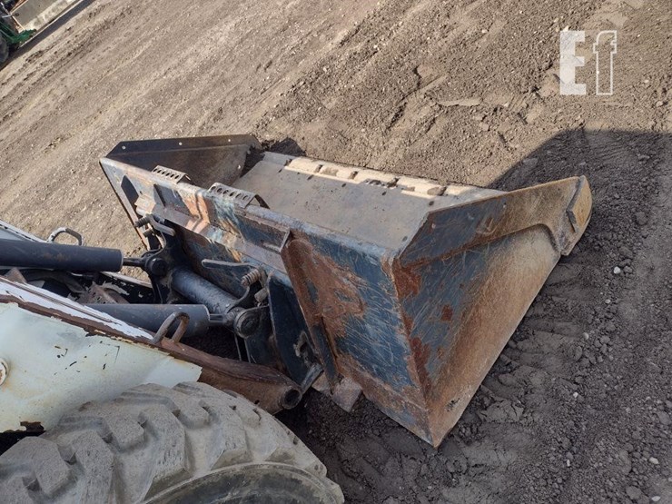 2004-bobcat-s300-image-19