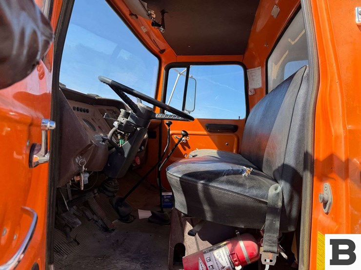 1979-ford-800-image-43