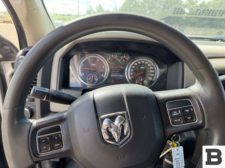 2012-dodge-3500-image-30