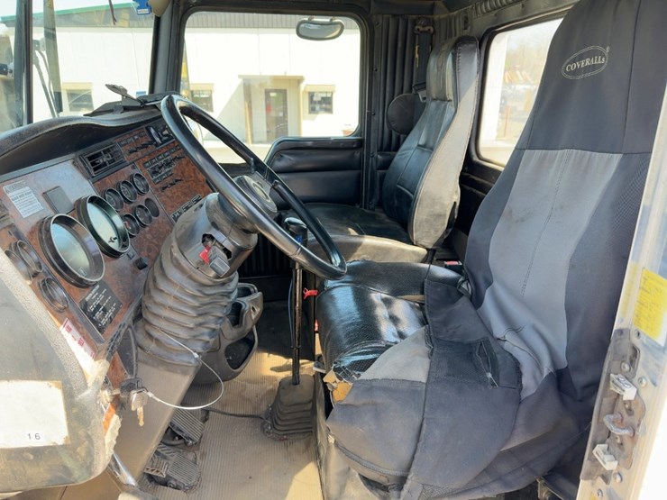 2002-kenworth-t800-image-30