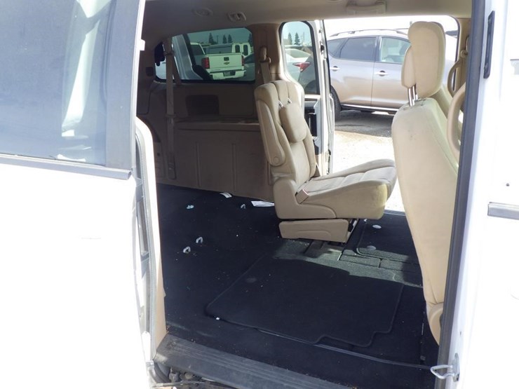 2015-dodge-grand-caravan-image-9