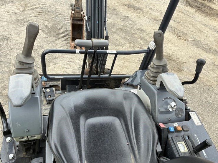2023-deere-17g-image-16