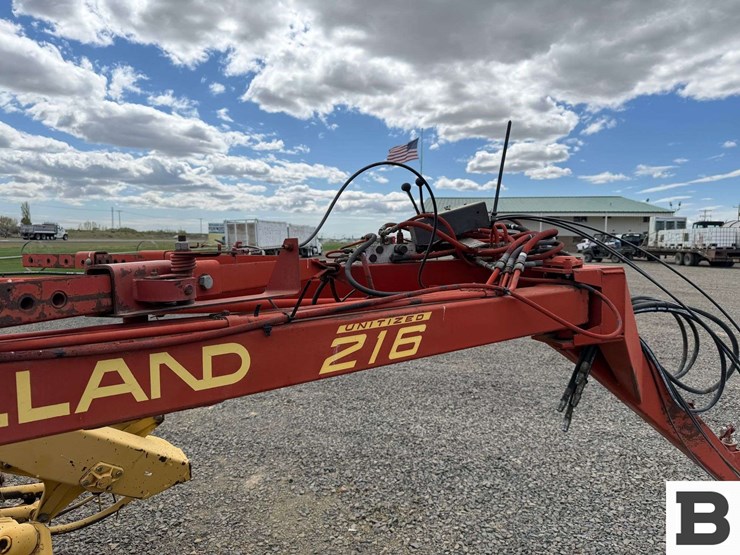 new-holland-216-image-33