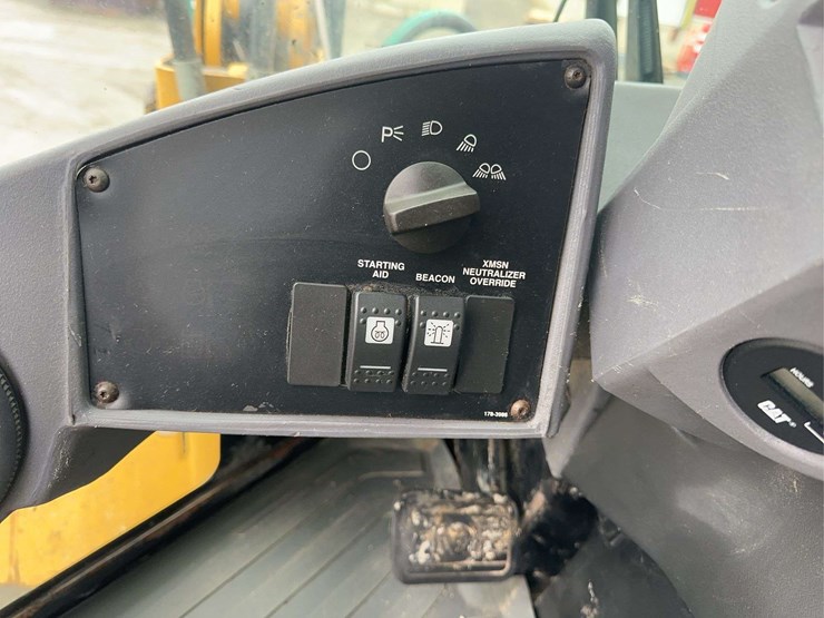 2011-caterpillar-it14g-image-31