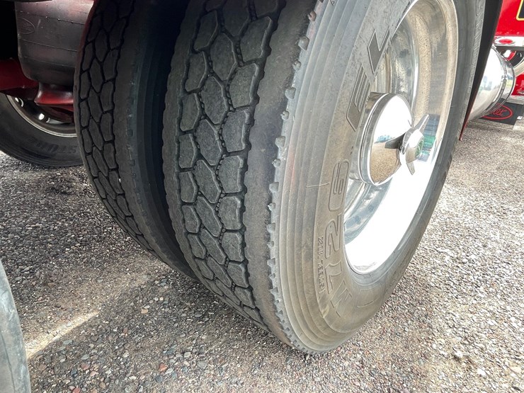 1976-peterbilt-359-image-59