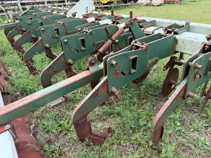 #518-•-#518-•-kmc-subsoiler---13-shank-image-5