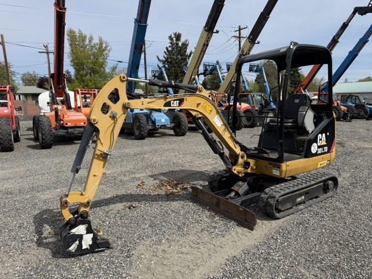 2017-caterpillar-301.7d-image-1