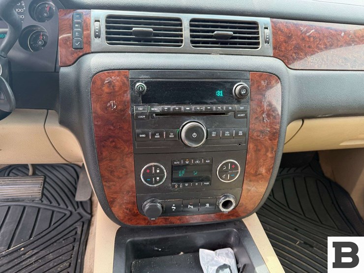 2007-chevrolet-suburban-1500-image-24