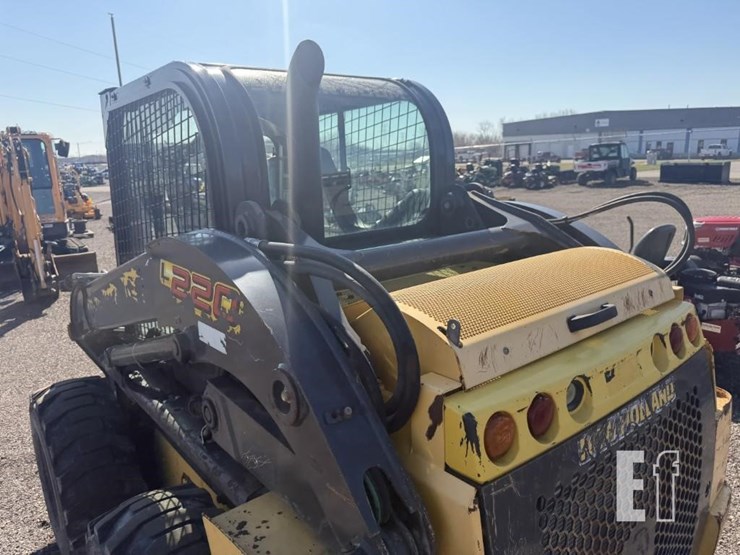 2018-new-holland-l220-image-14