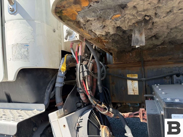 2009-freightliner-m2-box-van-truck-image-17