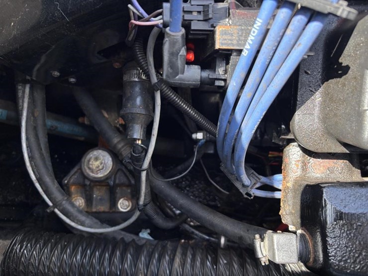 2001-unknown-trailer-image-28