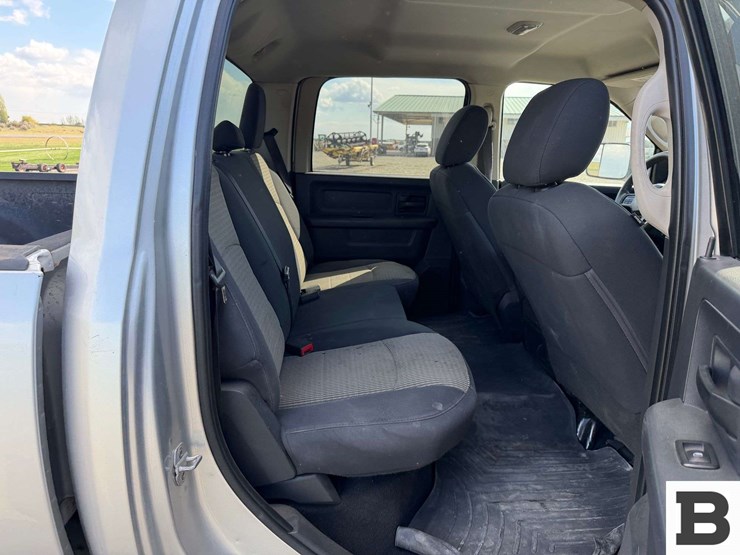 2012-dodge-3500-image-22