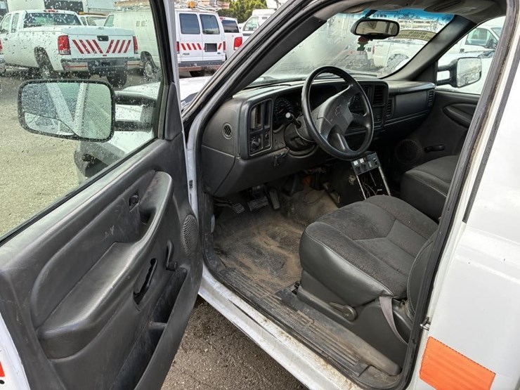 2003-chevrolet-silverado-2500-image-11