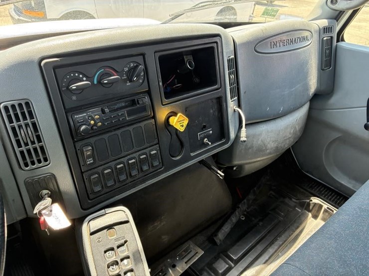 2003-international-durastar-4300-image-17