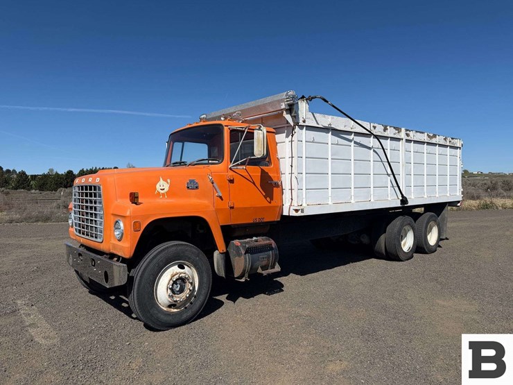 1979-ford-800-image-1