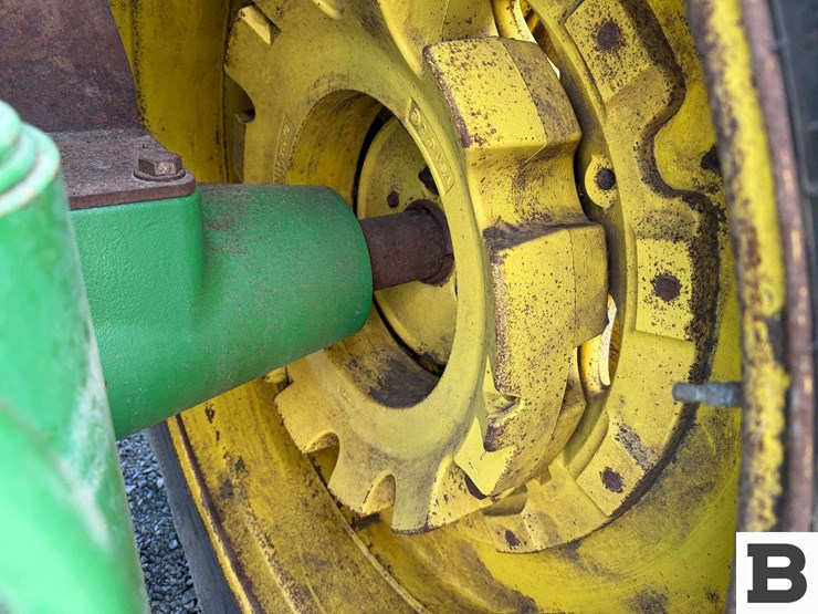 2013-john-deere-7200r-image-35
