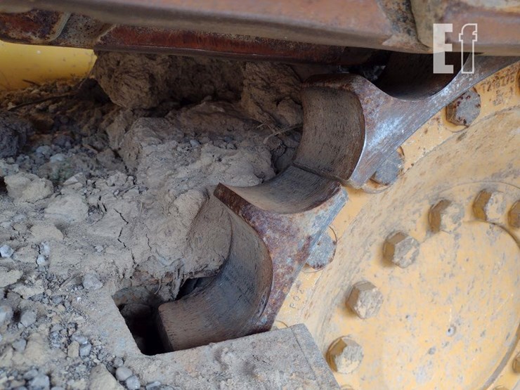 2013-deere-700k-lgp-image-16