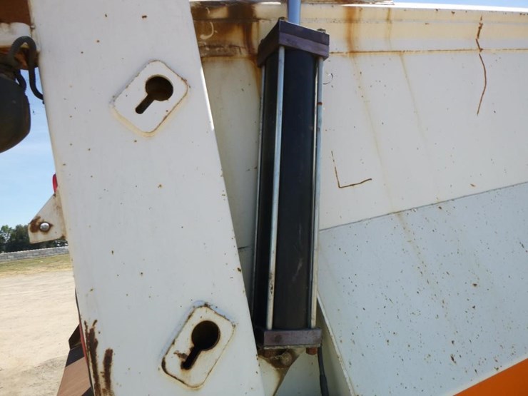 2009-international-7600-image-27