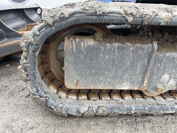 2024-case-cx37c-image-11