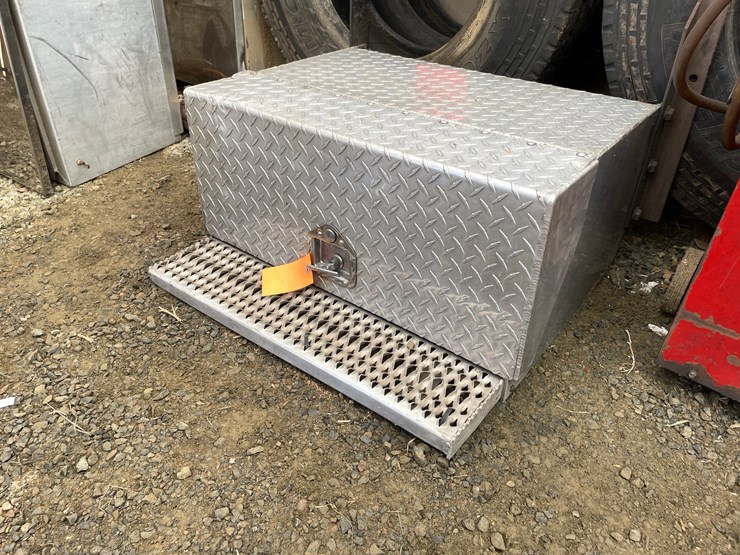 #10367-•-aluminum-step-toolbox-with-stainless-latch-image-1